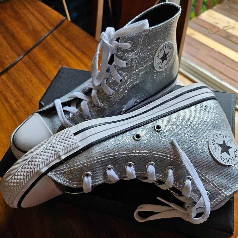 Converse women's silver glitter size 7 like new